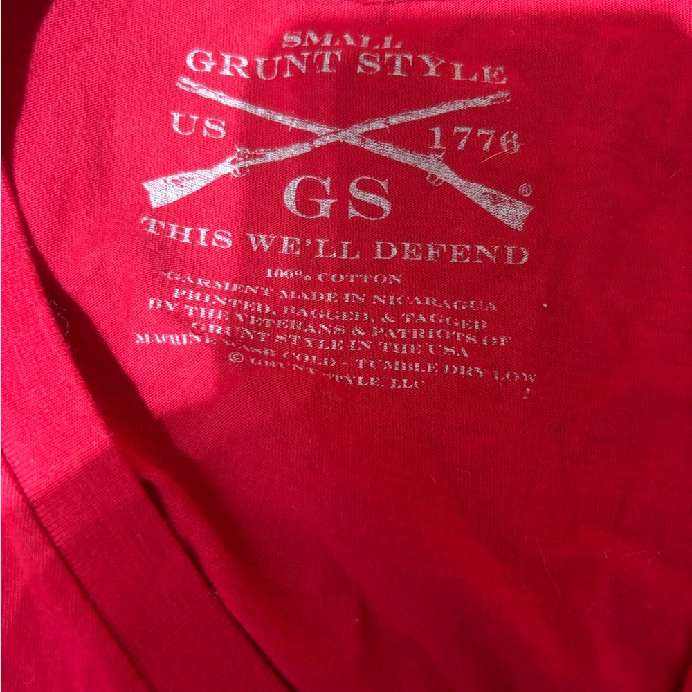 Grunt Style Red Graphic V-Neck Short Sleeve Tee - Picture 2 of 7